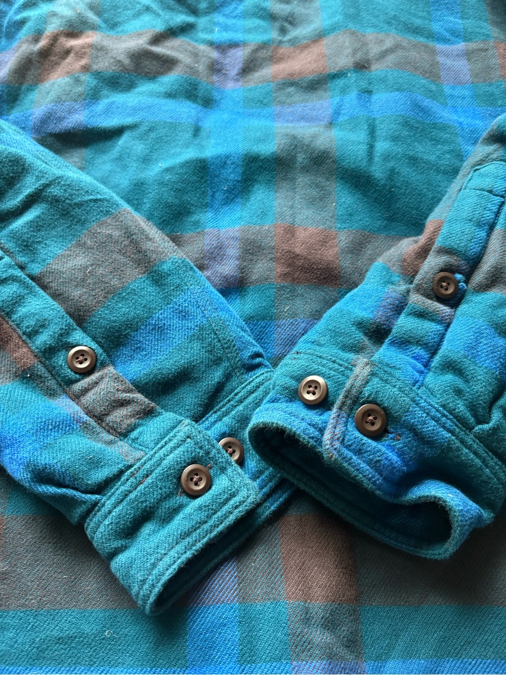 Patagonia Teal and Black Plaid Lightweight Shirt Jacket - Picture 9 of 9